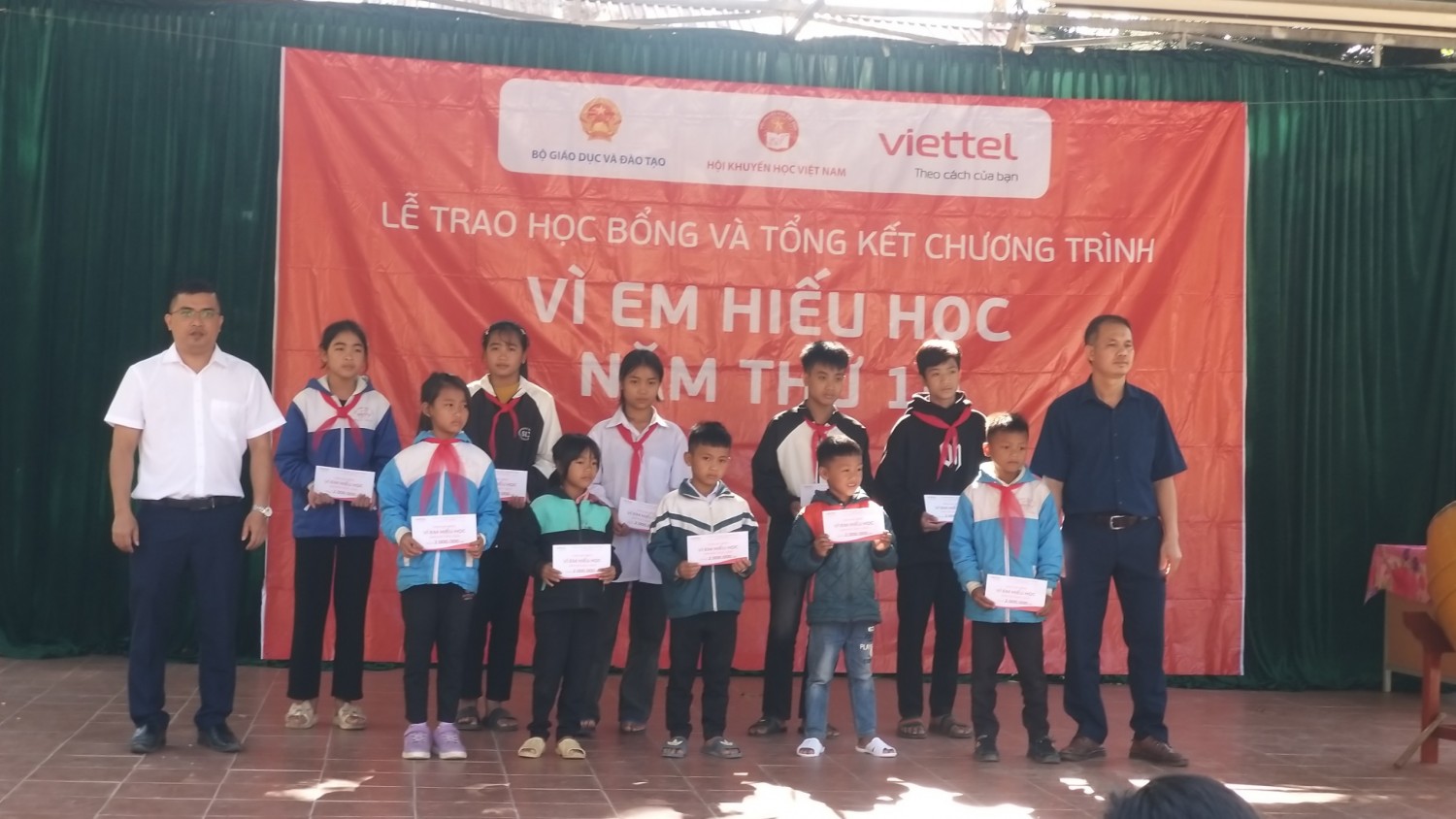 Lễ trao học bổng vì em hiếu học